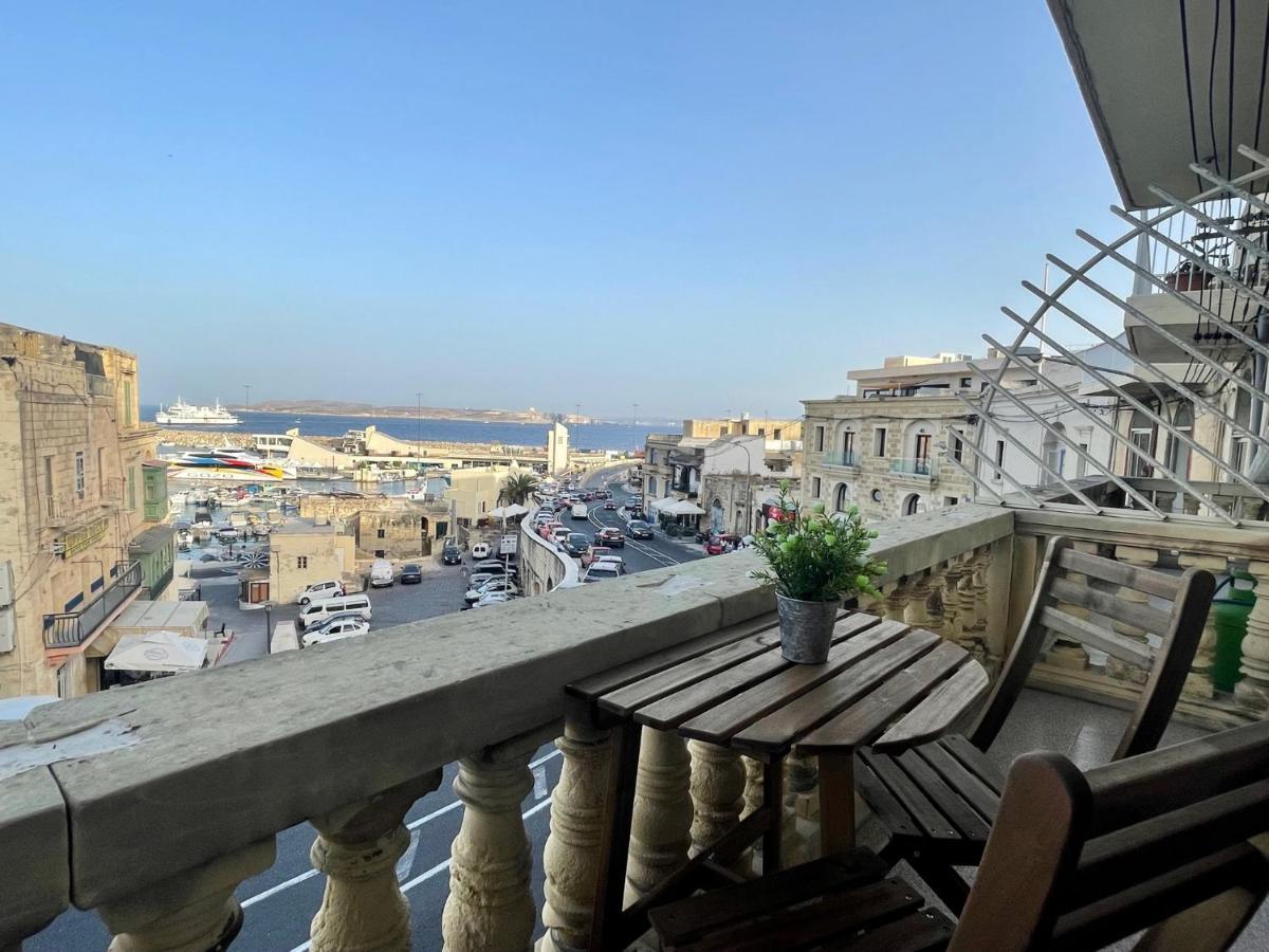 Seafront Apartment With Balcony Overlooking Marina Ghajnsielem Exterior foto